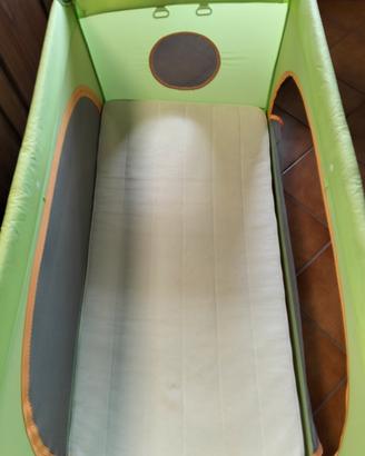 lettino da campeggio con materasso