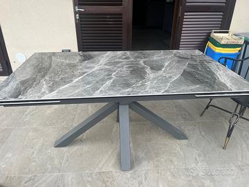 Tavolo in gres