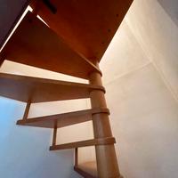 Scala a chiocciola in legno