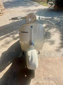 Vespa 125 primavera bianca
