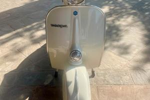 Vespa 125 primavera bianca
