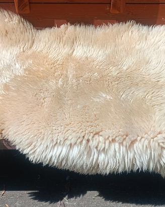 Tappetino in vera pelle di pecora appena lavata