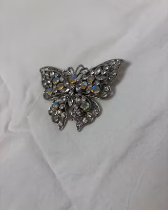 Spilla decorativa a farfalla con strass