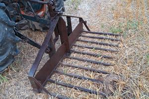 Forca ribaltabile trattore