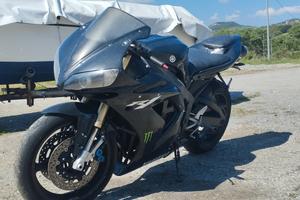 Yamaha r1