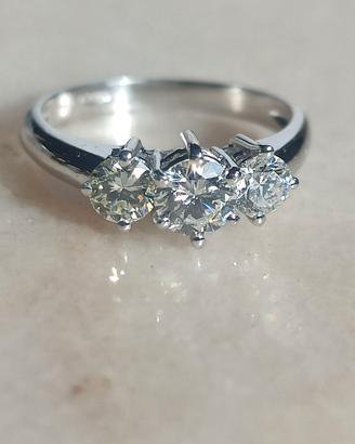 Anello Trilogy in Oro Bianco 18 KT 750 con Diamant