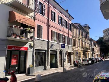 NEGOZIO A FORLÌ