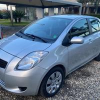 TOYOTA Yaris 1.0 5 porte Sol