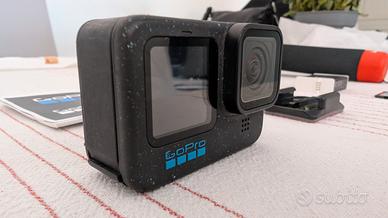 GoPro HERO12 Black con kit accessori.