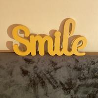 Scritta  in legno Smile da parete
