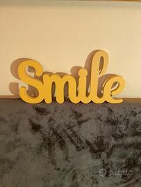 Scritta  in legno Smile da parete
