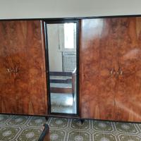 armadio vintage con anta a specchio e cassettiera