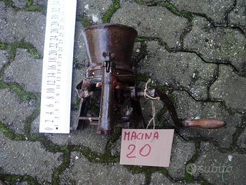 Antica macina con regolatore di grana