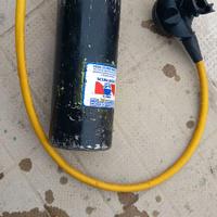 Bombola sub e erogatore.