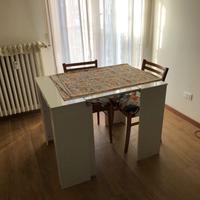 Tavolo allungabile con 4 sedie pieghevoli