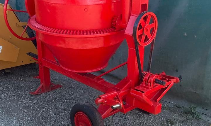 Betoniera benna cisterna cemento calcestruzzo