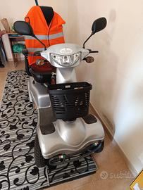 Scooter elettrico per anziani o disabili