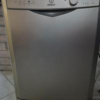 Lavastoviglie Indesit