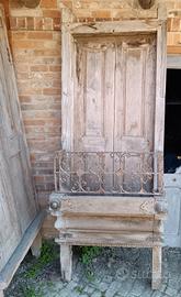 Coppia di Antiche Ante da Balcone con Ringhiera