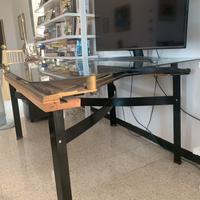 Pezzo unico: scrivania fatta con un pianoforte