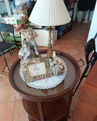 tavolino tre ripiani, statua di Capodimonte e ...