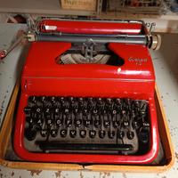 Macchina da scrivere Everest vintage
