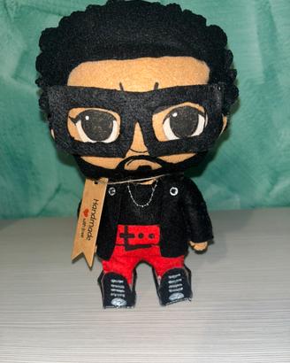 Bambolina di The Weeknd fatta a mano con accessori