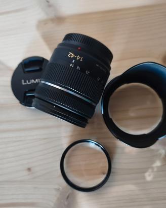 Panasonic Lumix 14-42mm F3.5/5.6 Micro 4/3 + MACRO