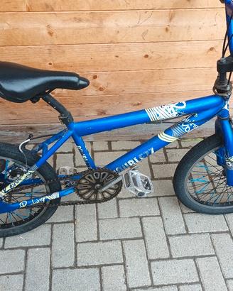 bicicletta BMX 