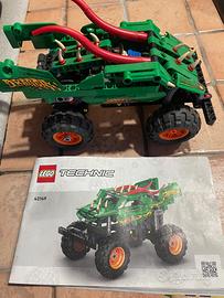 Set LEGO Technic Monster Jam Dragon, modello 42149