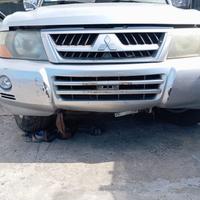 Paraurti anteriore MITSUBISHI PAJERO GLS anno 2005