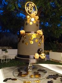 torta nera e oro scenografica 