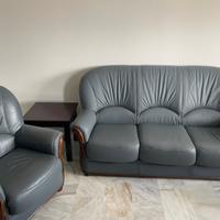Divano e due poltrone in pelle