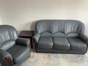 Divano e due poltrone in pelle