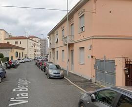 1655 trilocale con balcone zona ospedale a livorno