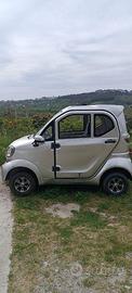 piccola auto UFOBIKE per disabili
