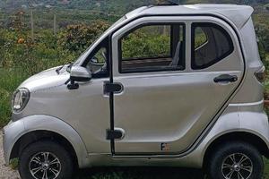 piccola auto UFOBIKE per disabili