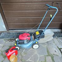 Tagliaerba a benzina con cesto di raccolta