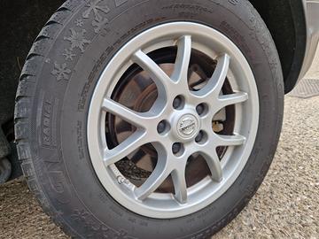 cerchi in lega 16" per nissan con gomme termiche