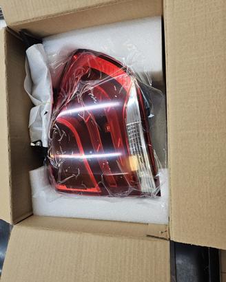 Faro posteriore destro x1 e84