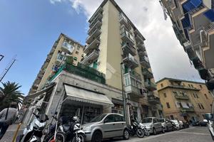 3 LOCALI A NAPOLI