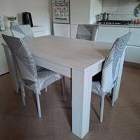 Tavolo bianco allungabile