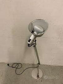 Lampada con piantana metallo lucido e satinato