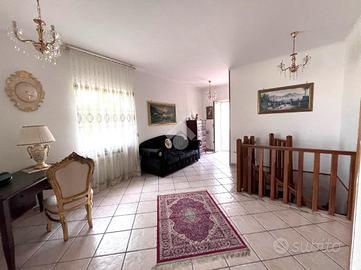 4 LOCALI A SANT'ANASTASIA