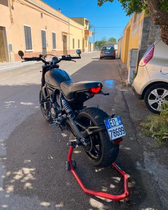Ducati scrambler flat trak pro