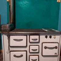 2 cucine economiche a legna con accessori