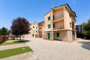 QUADRILOCALE A 300M DAL LAGO