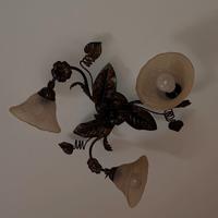 Lampadario in ferro battuto con tre lumi