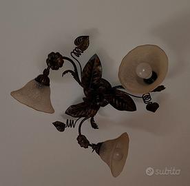 Lampadario in ferro battuto con tre lumi