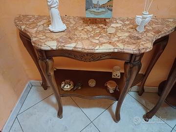Elegante set di mobili  classici in legno e marmo